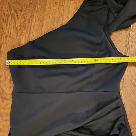 Showpo Black One Shoulder Gown Dress With Statement Bow & High Slit Size 8 - Picture 8 of 15